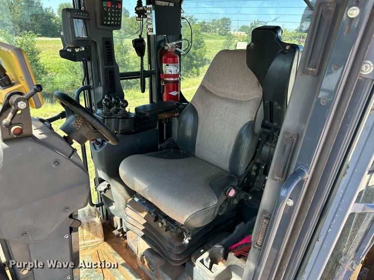 image for item OM9612 2013 John Deere 772GP motor grader