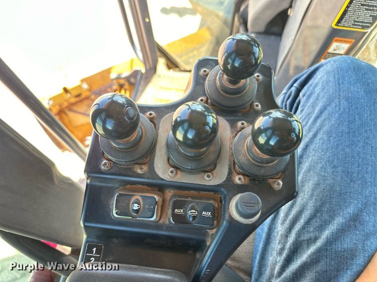 image for item OM9612 2013 John Deere 772GP motor grader