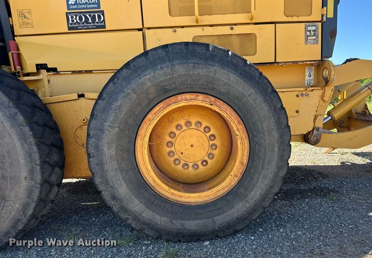 image for item OM9612 2013 John Deere 772GP motor grader