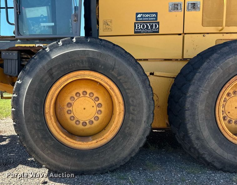 image for item OM9612 2013 John Deere 772GP motor grader