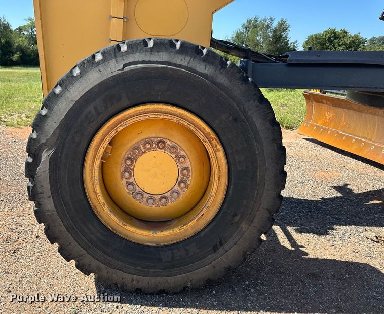 image for item OM9612 2013 John Deere 772GP motor grader