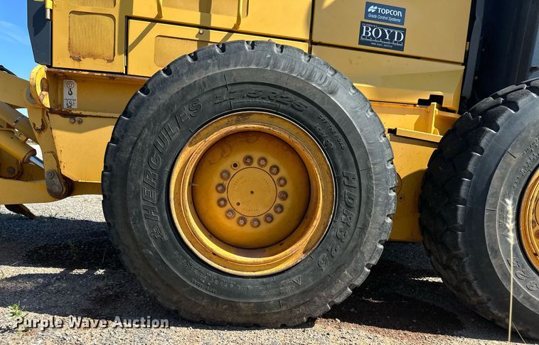 image for item OM9612 2013 John Deere 772GP motor grader