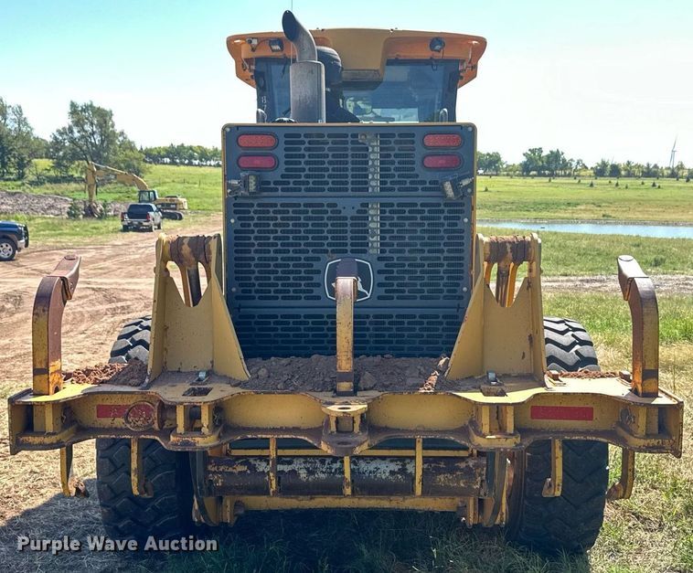 image for item OM9613 2009 John Deere 772D motor grader