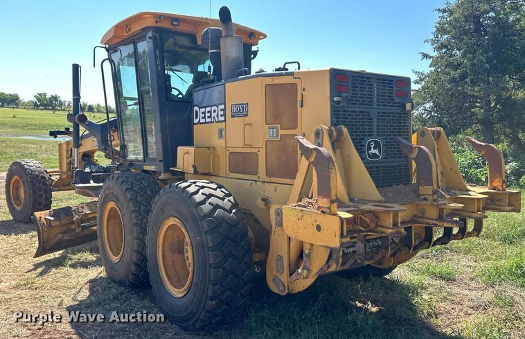 image for item OM9613 2009 John Deere 772D motor grader