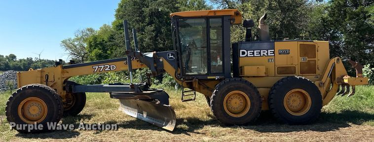 image for item OM9613 2009 John Deere 772D motor grader