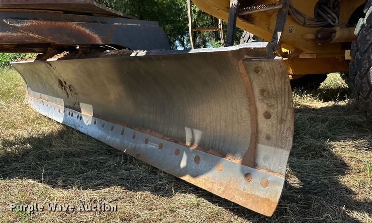 image for item OM9613 2009 John Deere 772D motor grader