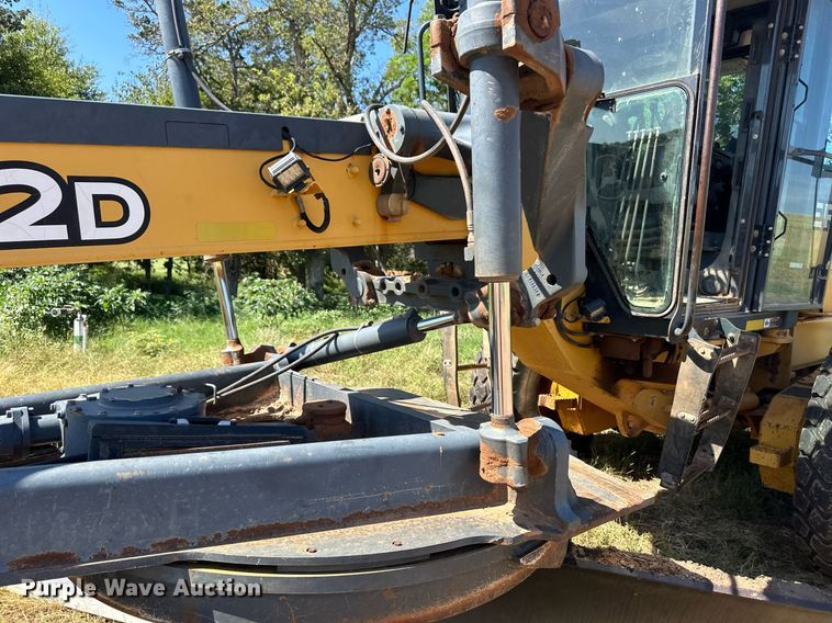 image for item OM9613 2009 John Deere 772D motor grader