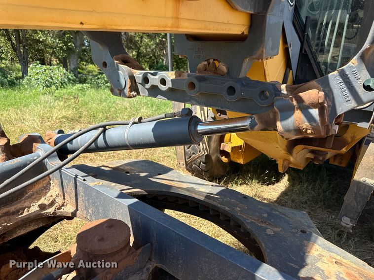 image for item OM9613 2009 John Deere 772D motor grader