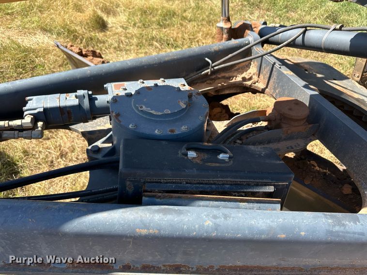 image for item OM9613 2009 John Deere 772D motor grader