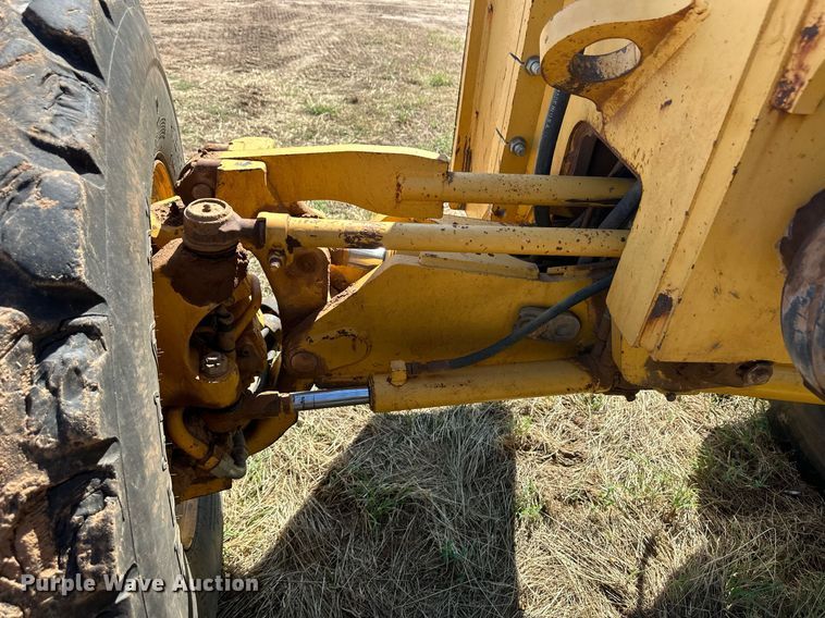 image for item OM9613 2009 John Deere 772D motor grader