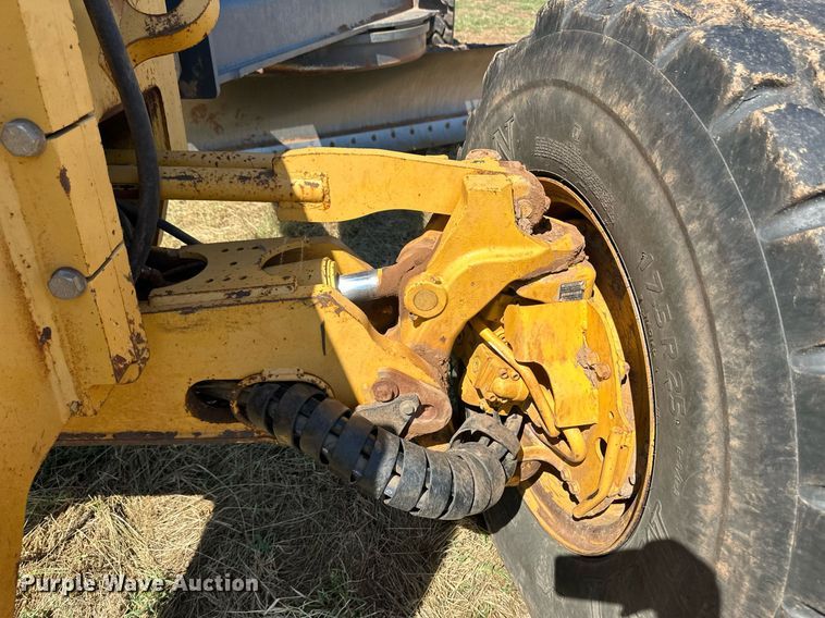 image for item OM9613 2009 John Deere 772D motor grader