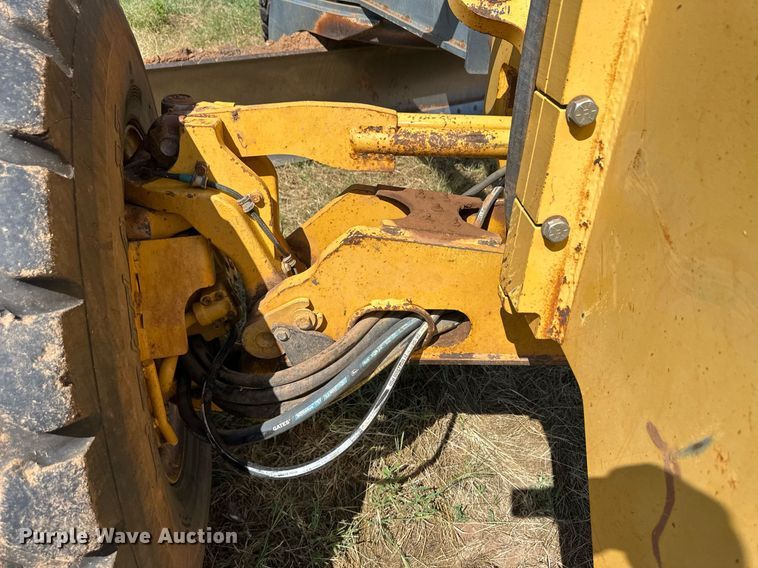 image for item OM9613 2009 John Deere 772D motor grader