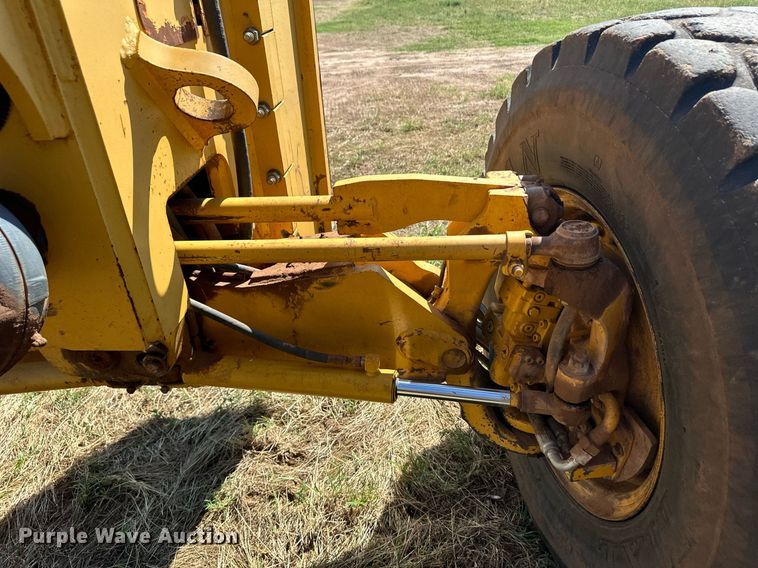 image for item OM9613 2009 John Deere 772D motor grader