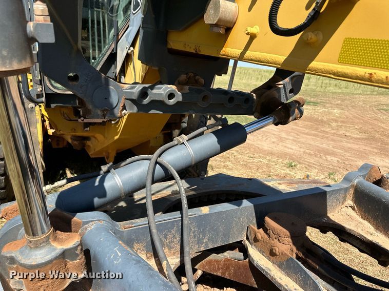 image for item OM9613 2009 John Deere 772D motor grader