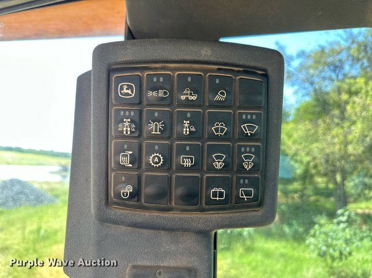 image for item OM9613 2009 John Deere 772D motor grader