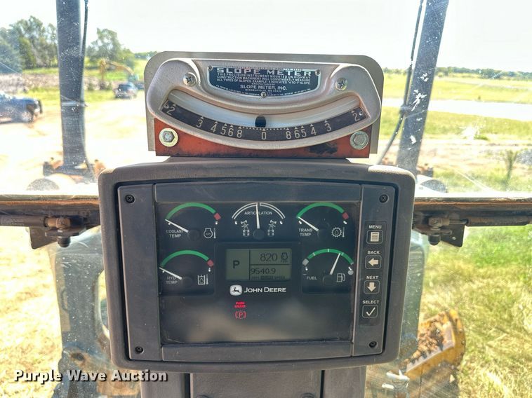 image for item OM9613 2009 John Deere 772D motor grader