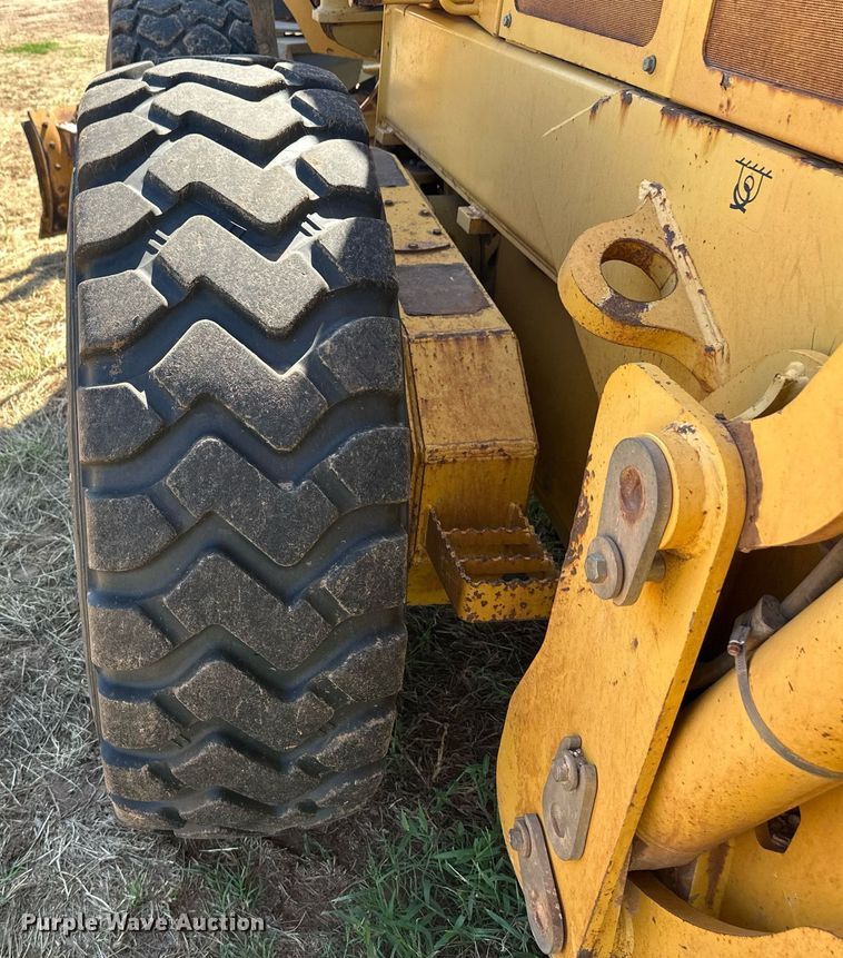 image for item OM9613 2009 John Deere 772D motor grader