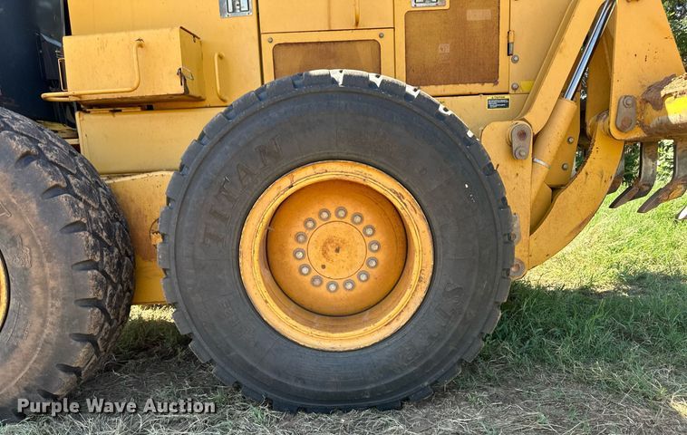 image for item OM9613 2009 John Deere 772D motor grader