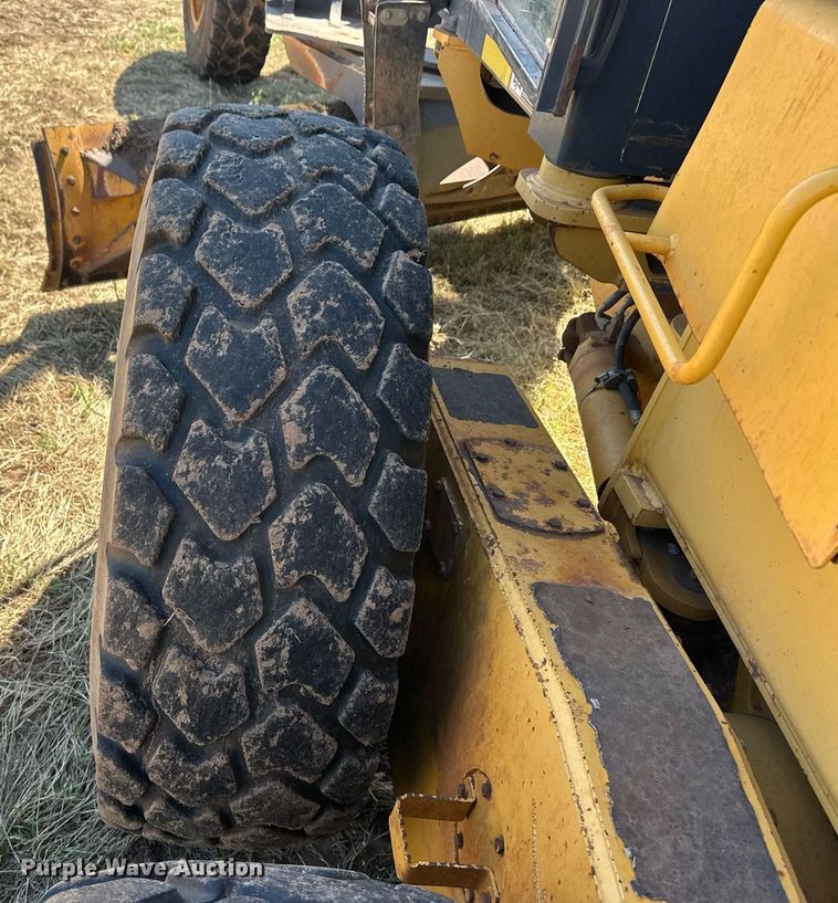 image for item OM9613 2009 John Deere 772D motor grader