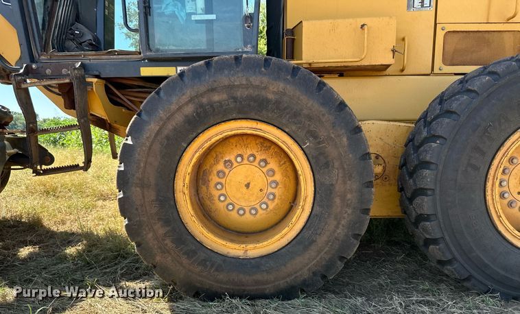 image for item OM9613 2009 John Deere 772D motor grader