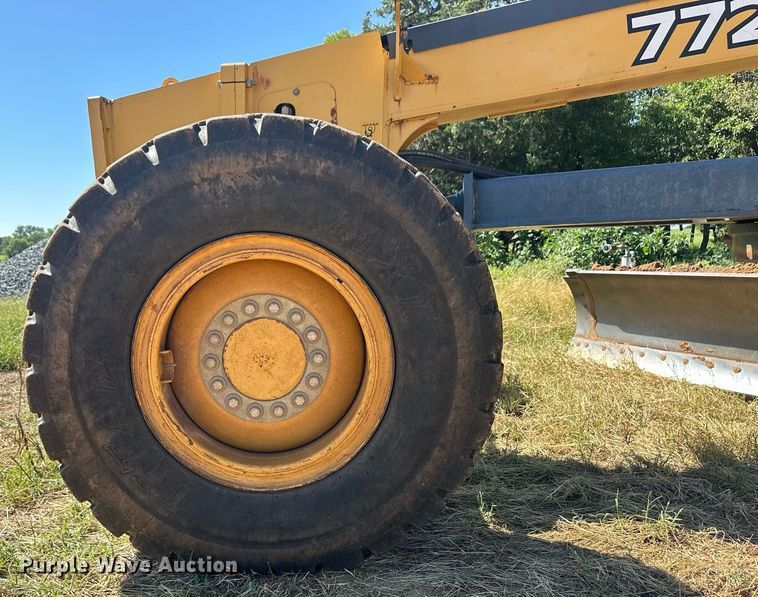 image for item OM9613 2009 John Deere 772D motor grader