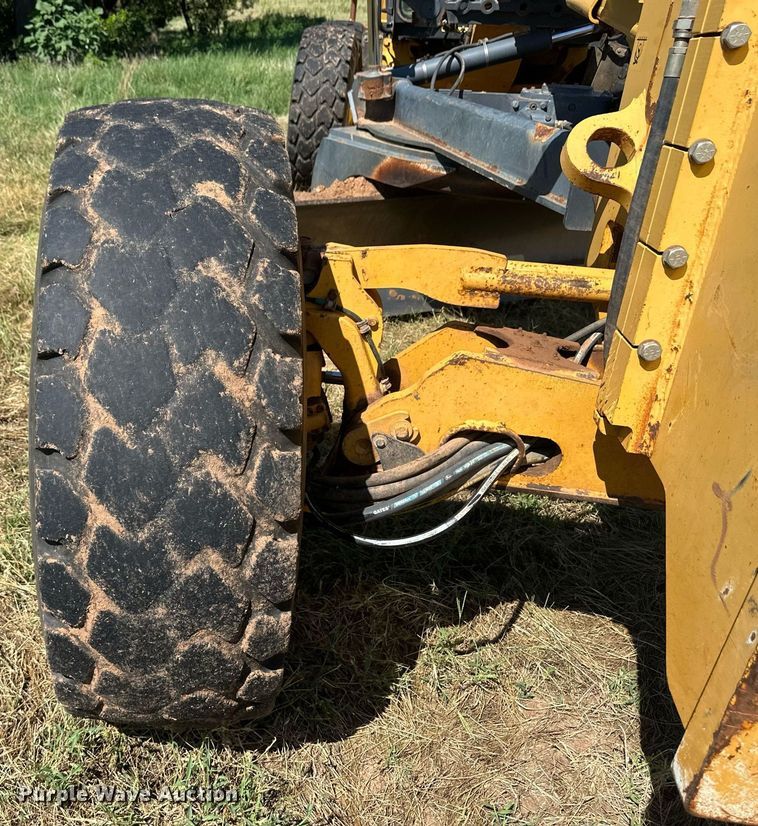 image for item OM9613 2009 John Deere 772D motor grader