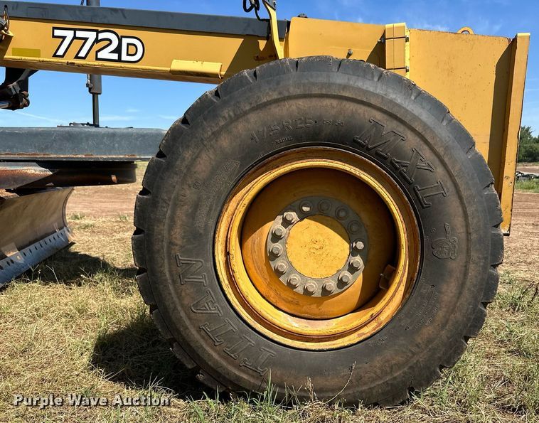 image for item OM9613 2009 John Deere 772D motor grader