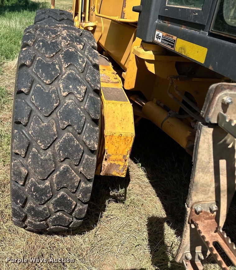 image for item OM9613 2009 John Deere 772D motor grader