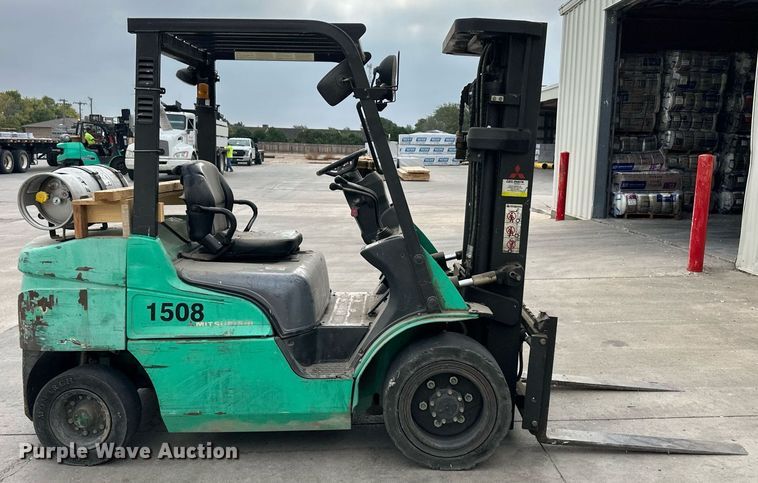 image for item OM9618 Mitsubishi FG30N-LP forklift