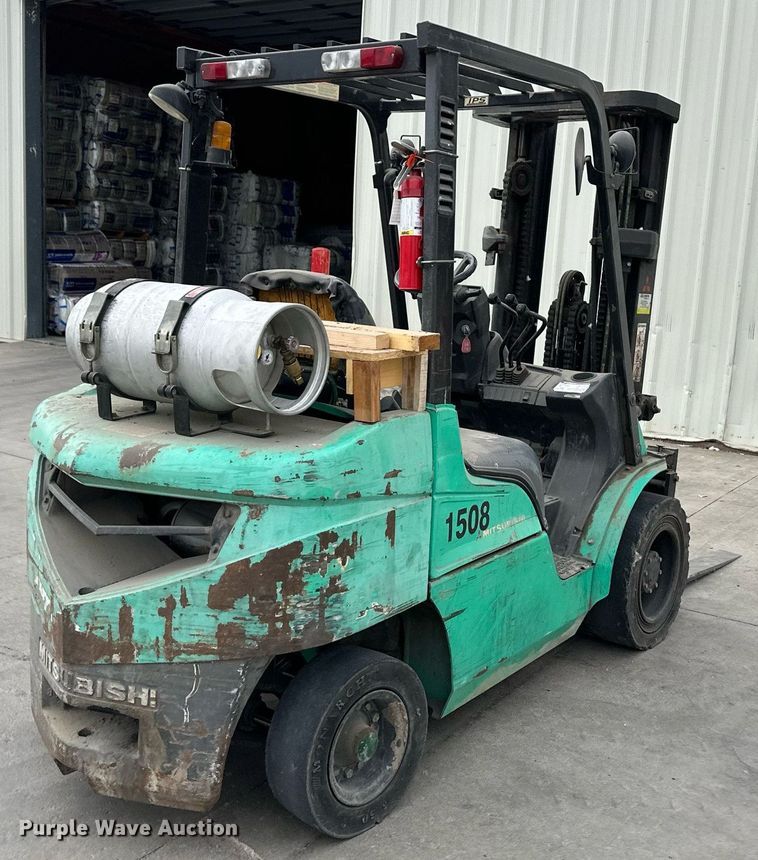 image for item OM9618 Mitsubishi FG30N-LP forklift