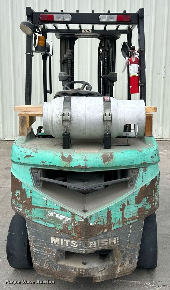 image for item OM9618 Mitsubishi FG30N-LP forklift