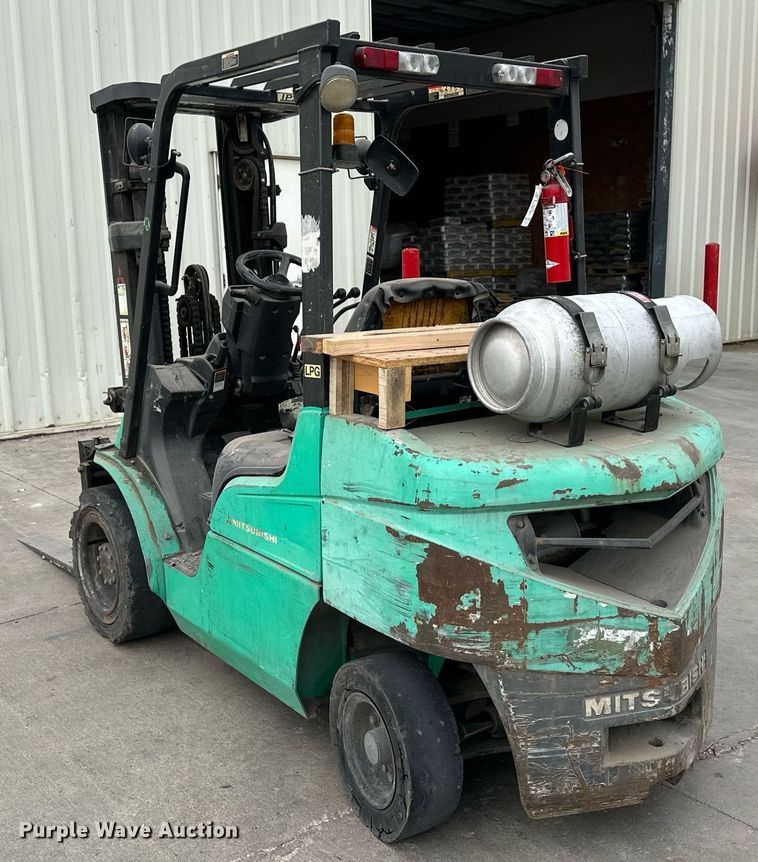 image for item OM9618 Mitsubishi FG30N-LP forklift