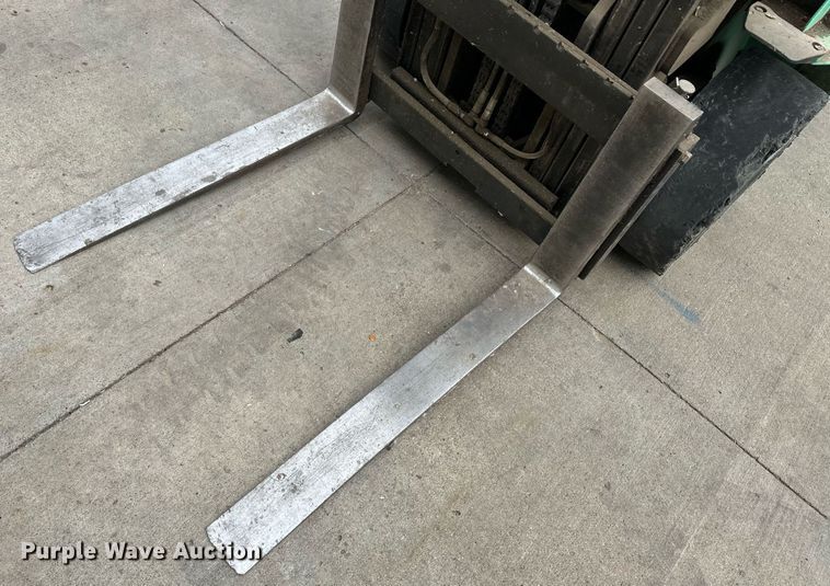 image for item OM9618 Mitsubishi FG30N-LP forklift