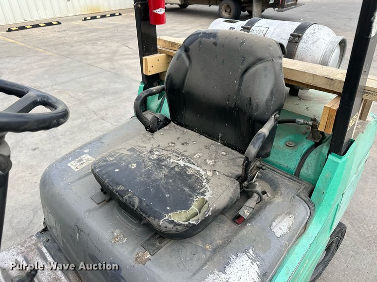 image for item OM9618 Mitsubishi FG30N-LP forklift