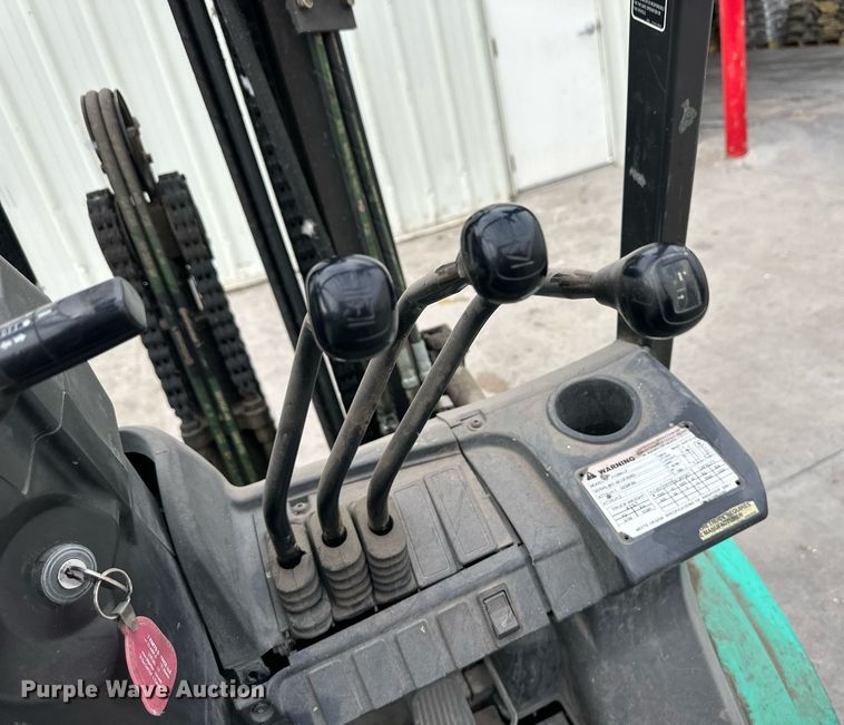 image for item OM9618 Mitsubishi FG30N-LP forklift