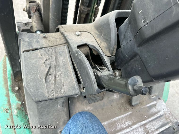 image for item OM9618 Mitsubishi FG30N-LP forklift