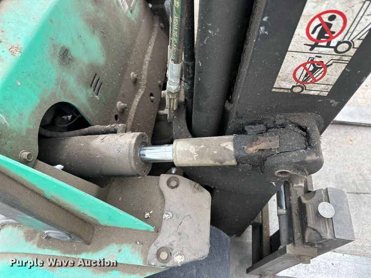 image for item OM9618 Mitsubishi FG30N-LP forklift