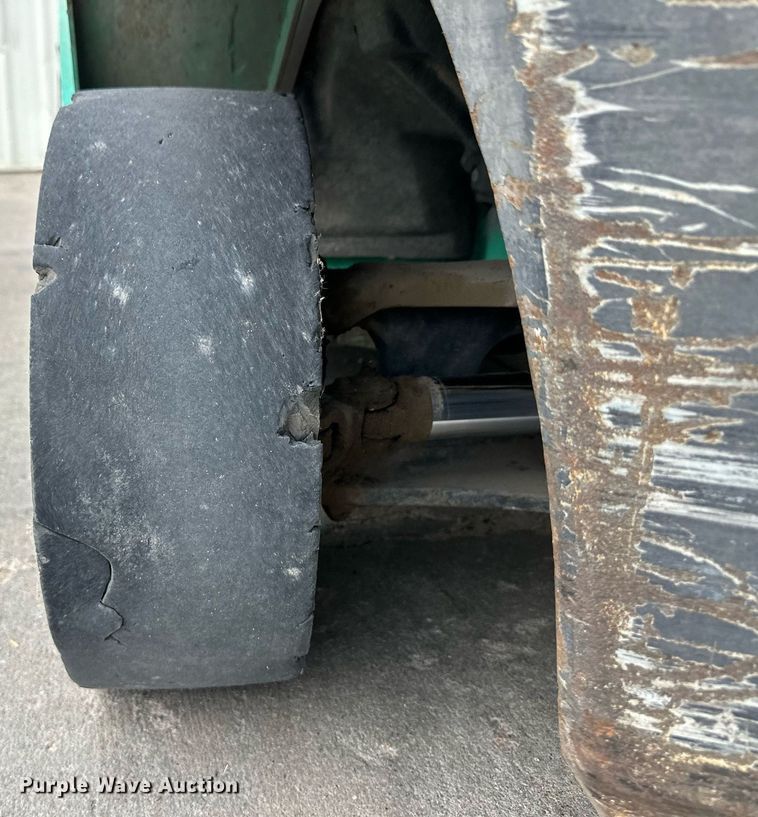 image for item OM9618 Mitsubishi FG30N-LP forklift