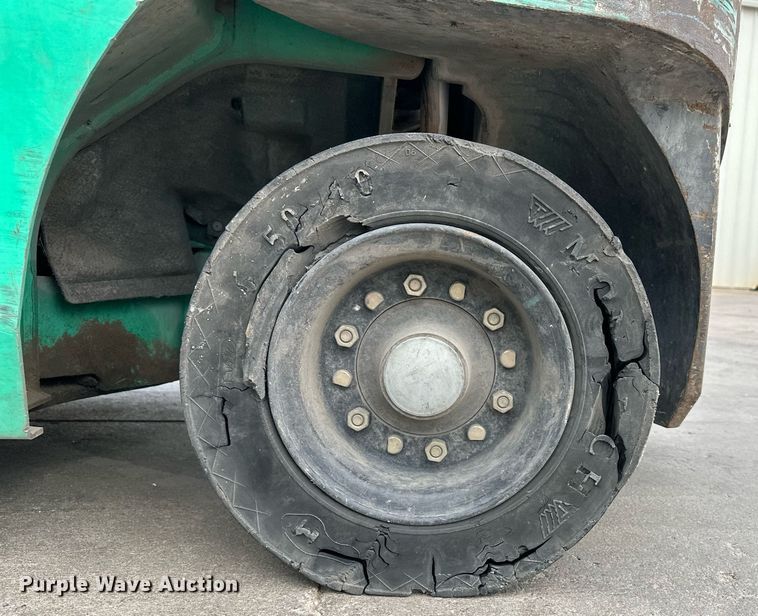 image for item OM9618 Mitsubishi FG30N-LP forklift