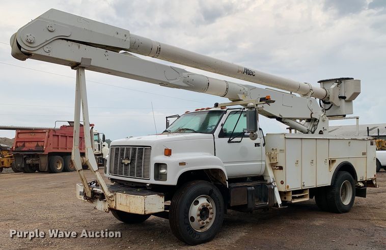 image for item DM1786 2002 Chevrolet C7500 bucket truck