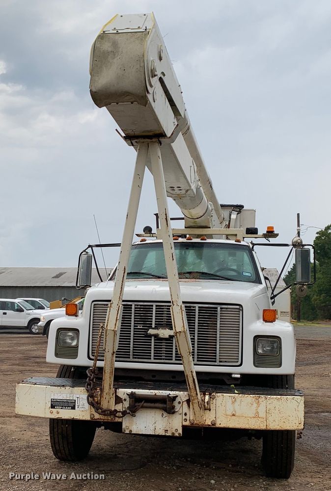 image for item DM1786 2002 Chevrolet C7500 bucket truck