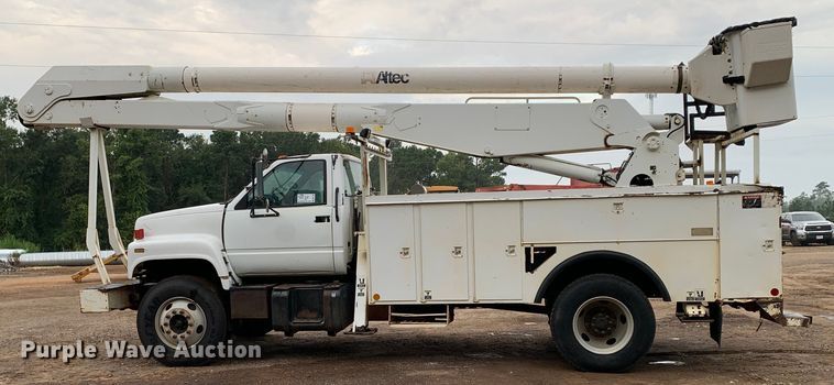 image for item DM1786 2002 Chevrolet C7500 bucket truck