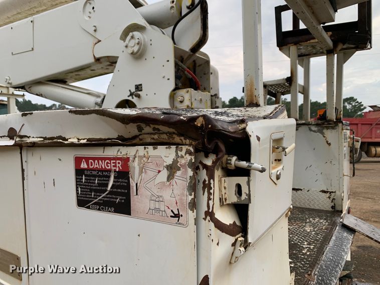 image for item DM1786 2002 Chevrolet C7500 bucket truck