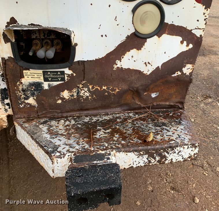 image for item DM1786 2002 Chevrolet C7500 bucket truck