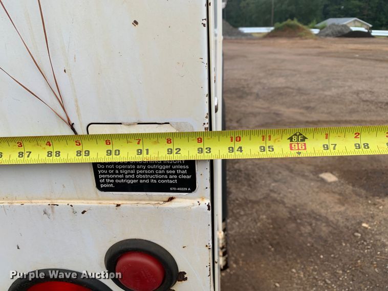 image for item DM1786 2002 Chevrolet C7500 bucket truck