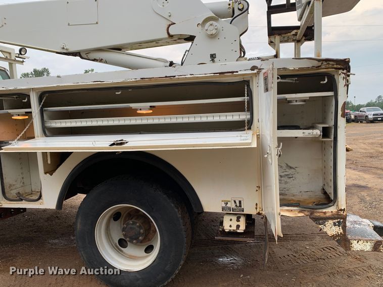 image for item DM1786 2002 Chevrolet C7500 bucket truck