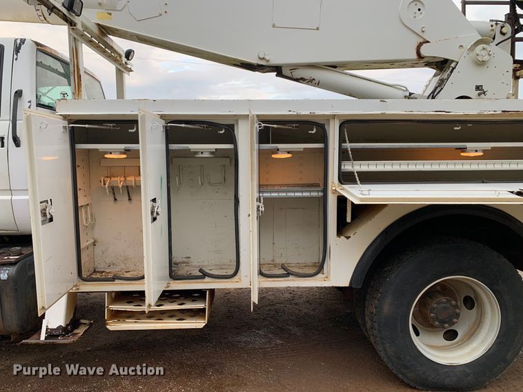 image for item DM1786 2002 Chevrolet C7500 bucket truck