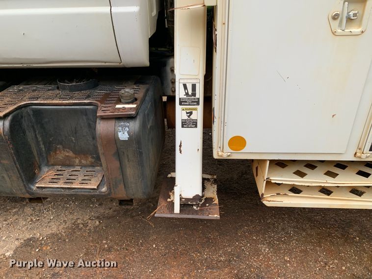 image for item DM1786 2002 Chevrolet C7500 bucket truck