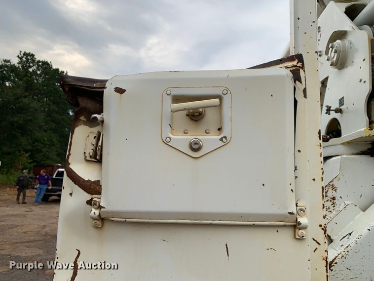 image for item DM1786 2002 Chevrolet C7500 bucket truck