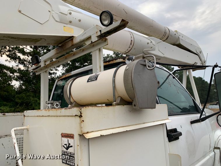 image for item DM1786 2002 Chevrolet C7500 bucket truck